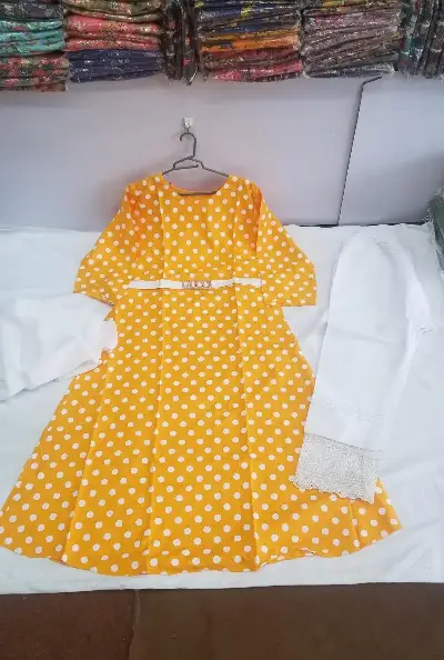 Women Yellow Polka Dot Kurta Set with White Dupatta 3